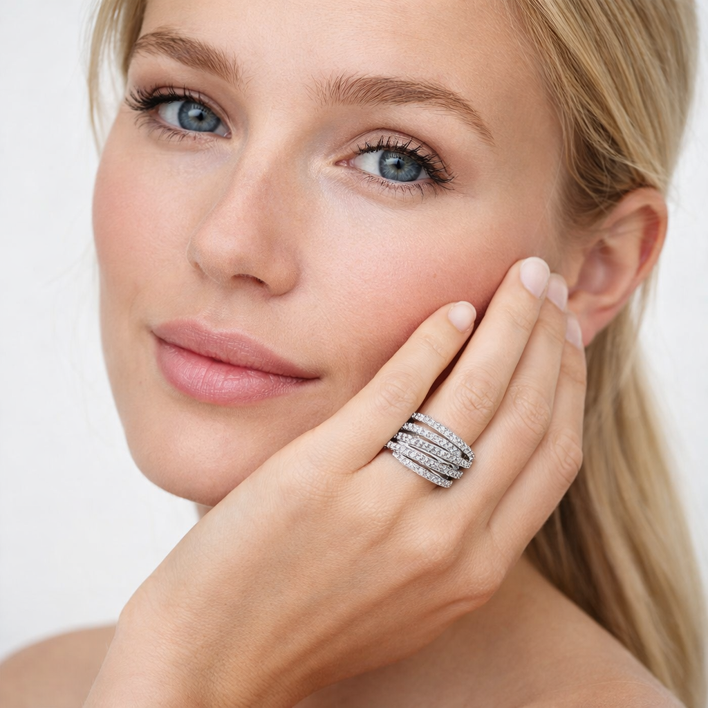 Flerlags Kryssring med Glitrende CZ-Steiner – Trendy Statement Ring for Kvinner