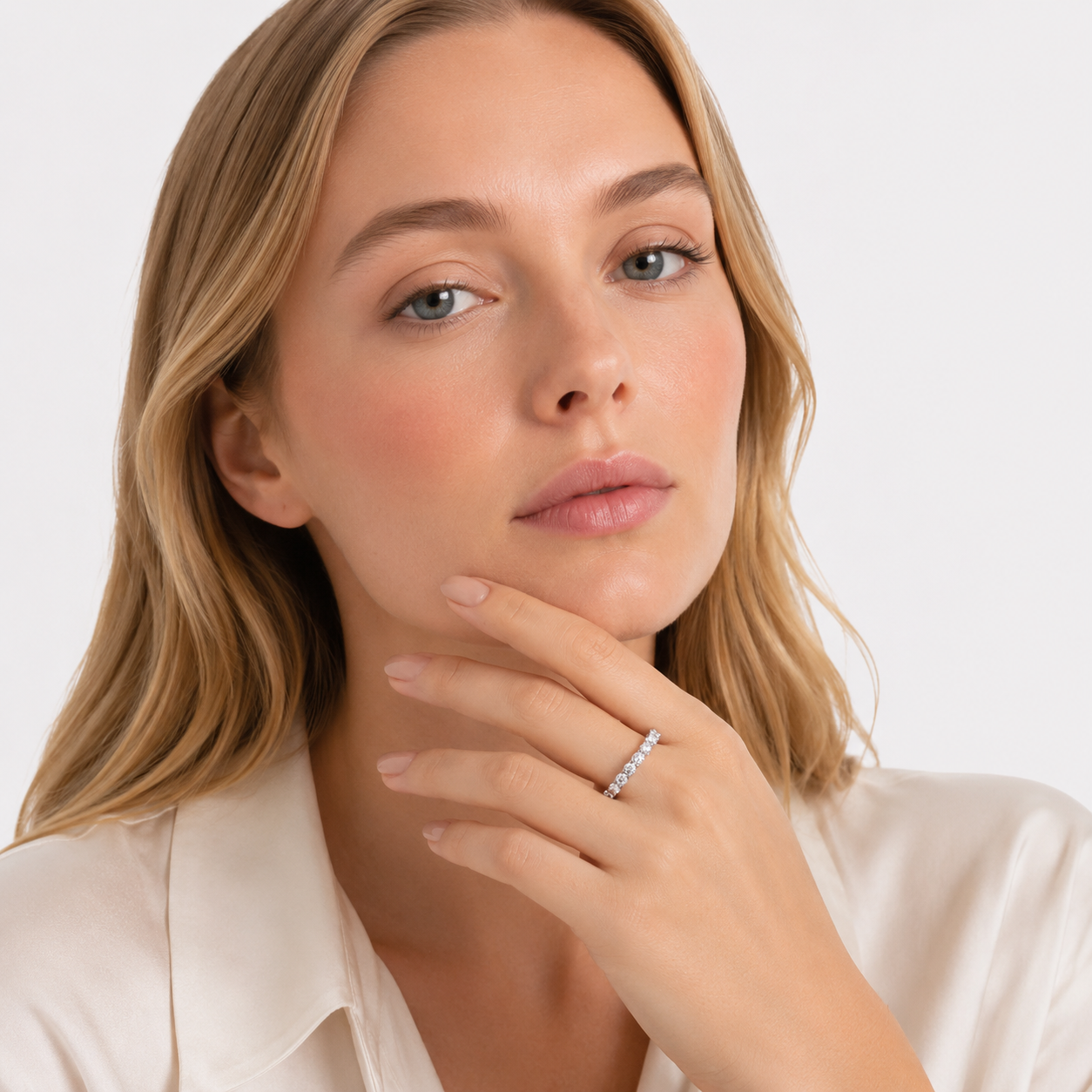 Moissanitt Ring i 925 Sterling Sølv – Elegant Eternity Ring med Glitrende Stener