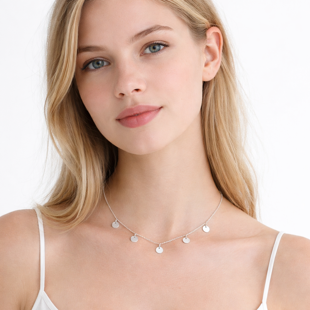 Minimalistisk Choker Halskjede med Rundt Anheng – Trendy Geometrisk Smykke