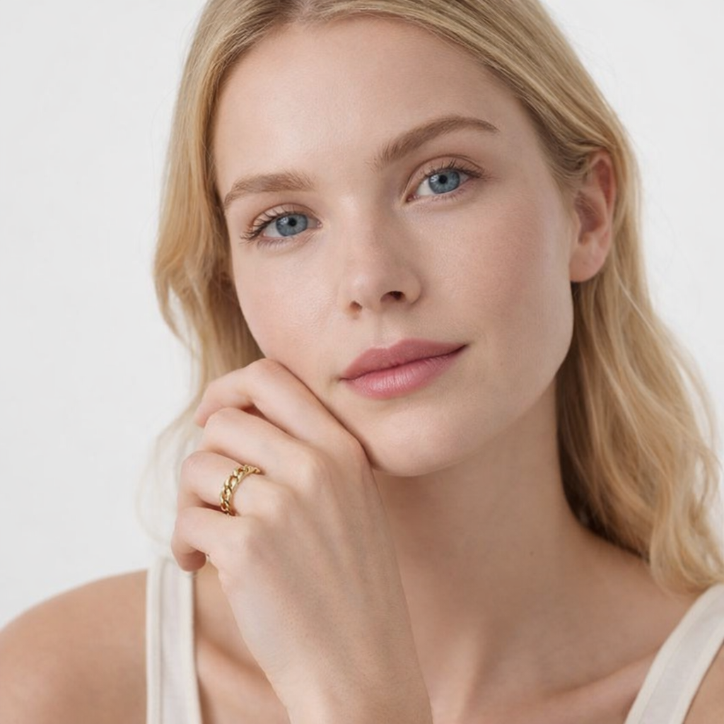 Geometrisk Ring med Kjededesign i Gullbelagt Stål – Trendy Punk & Rock Stil
