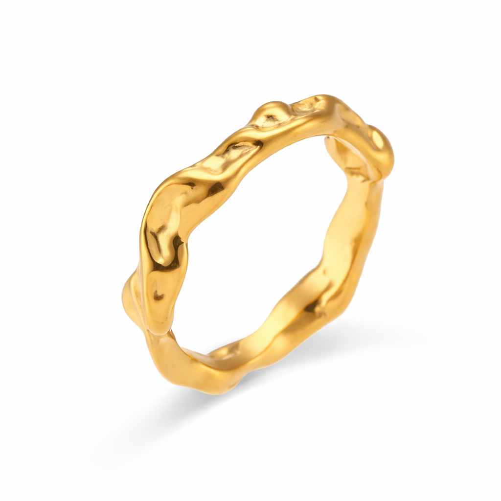 Minimalistisk Ring med Ujevn Overflate – Gullfarget Stål (Vannbestandig)