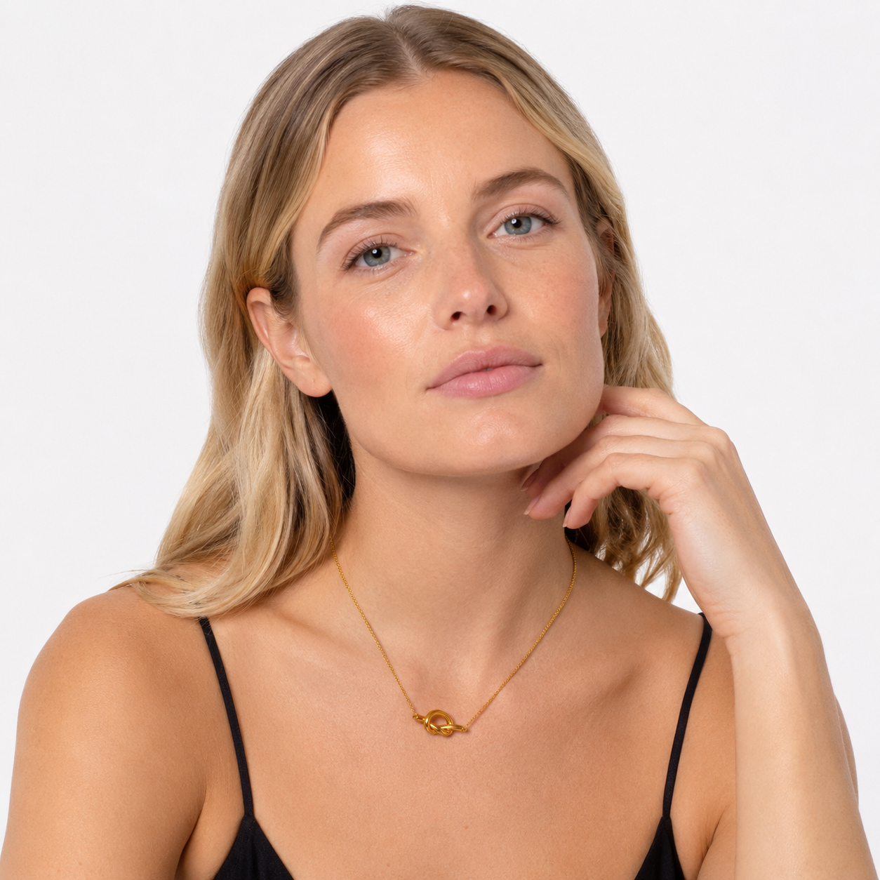 Gullfarget Knot Halskjede i 316L Rustfritt Stål – Elegant Choker til Dame