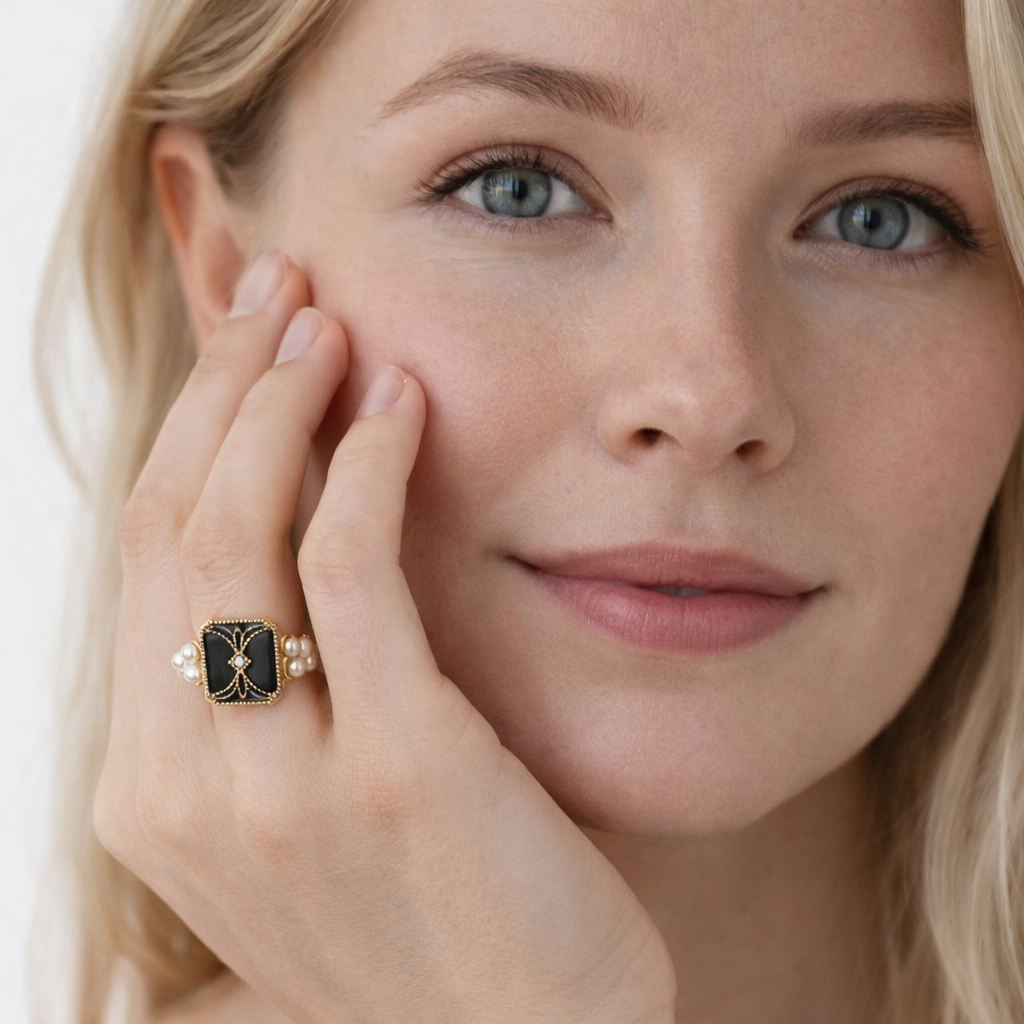 Justerbar Retro Ring i Sølv med Sort Agat og Perle – Etnisk Inspirert Design
