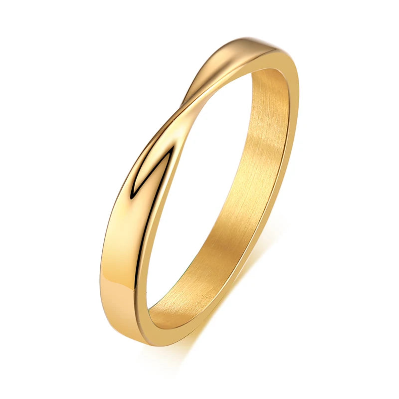 Gullfarget Möbius Ring i Rustfritt Stål for Dame – Minimalistisk Design
