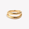 Dobbel Ring i Gullbelagt Stål – Minimalistisk Lagdelt Design