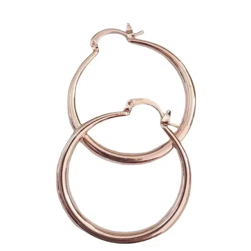 Runde Hoop Øredobber i Gullfarget Metall – Elegant og Tidløst Design til Fest og Hverdag