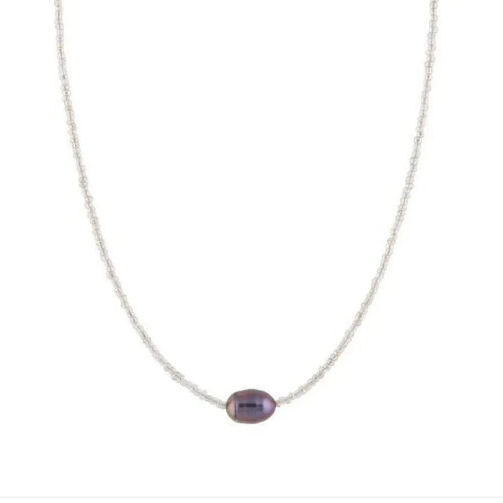 Håndlaget Perlekjede med Ferskvannsperler – Retro & Bohemsk Eleganse