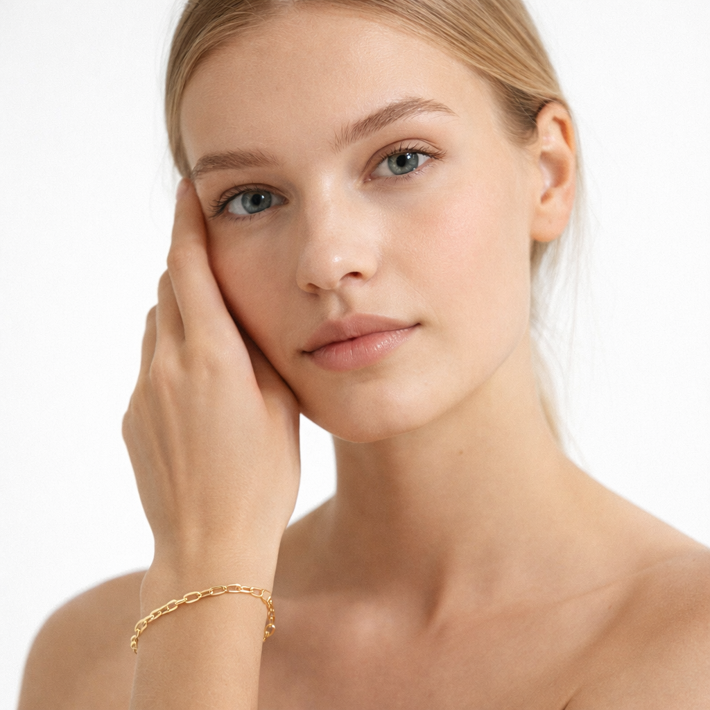 Minimalistisk Paperclip Armbånd i Sølvfarget Stål – Elegant Lenke­design
