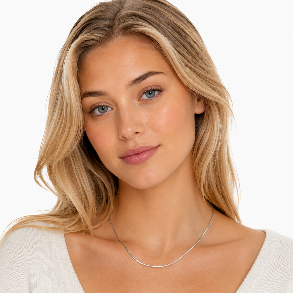 1,2 mm Snake Chain Halskjede i Rustfritt Stål – Sølvfarget Choker for Dame