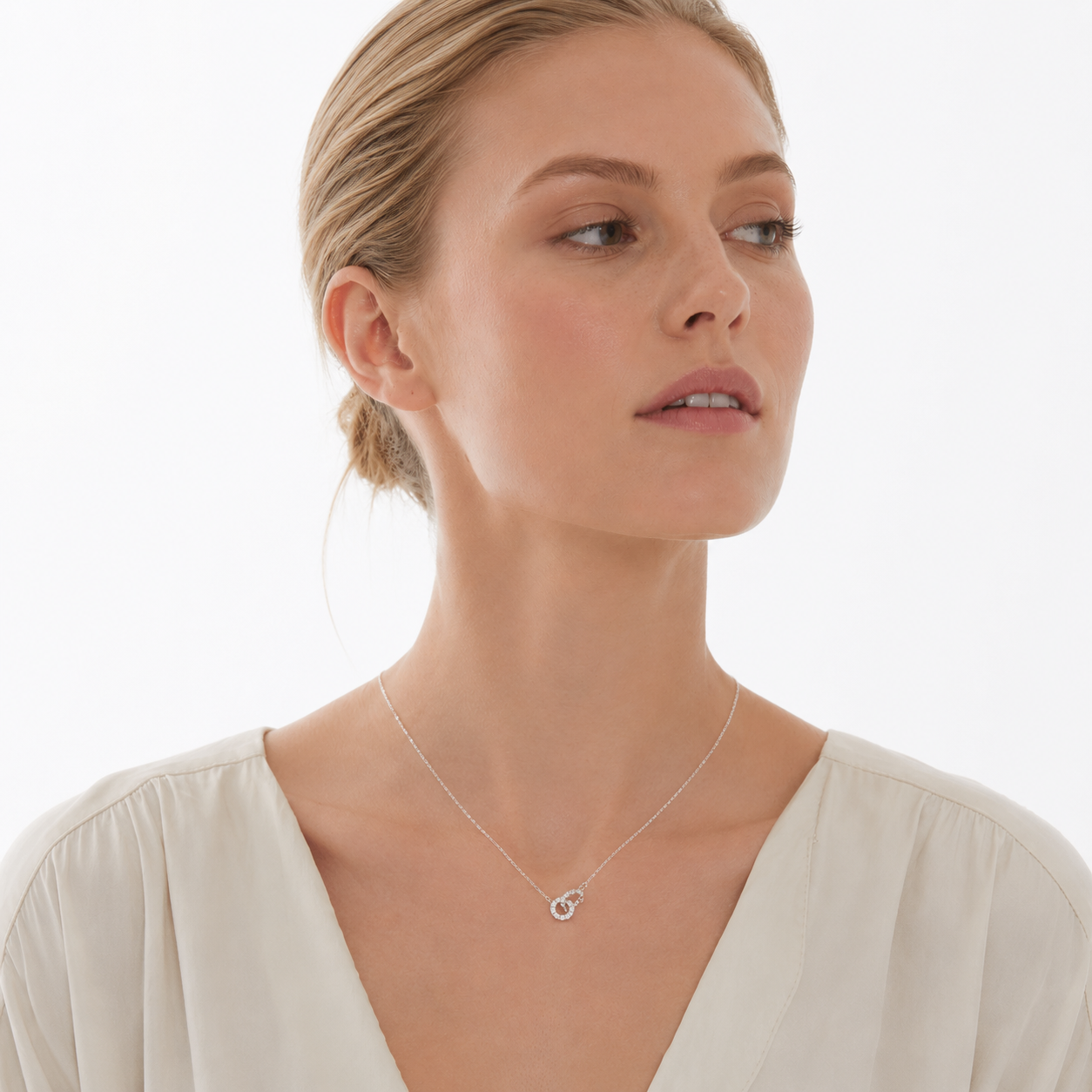Interlocking Ring Halskjede i 925 Sterling Sølv – Elegant Dobbelt Ring Smykke