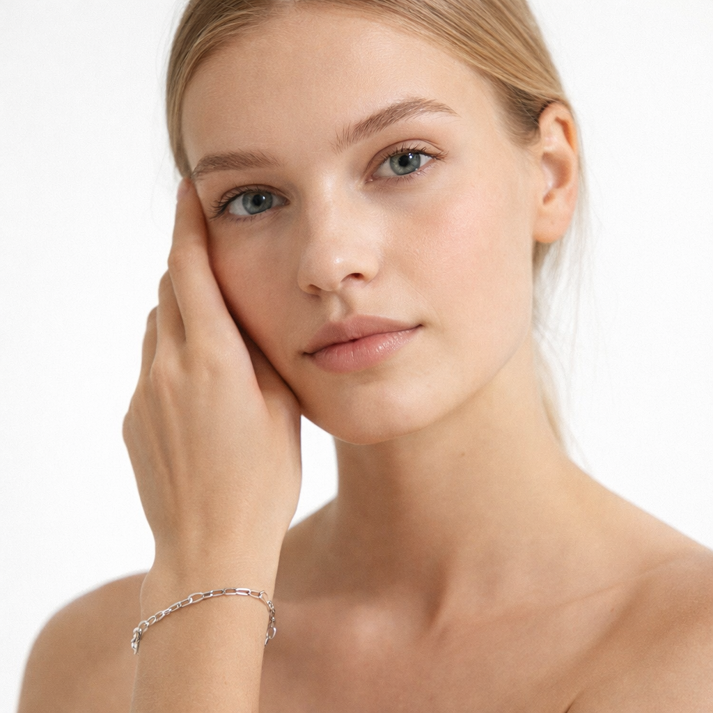 Minimalistisk Paperclip Armbånd i Sølvfarget Stål – Elegant Lenke­design