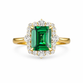 Gullfarget Ring med Grønn Zirkonia – Elegant Firkantet Statement Ring