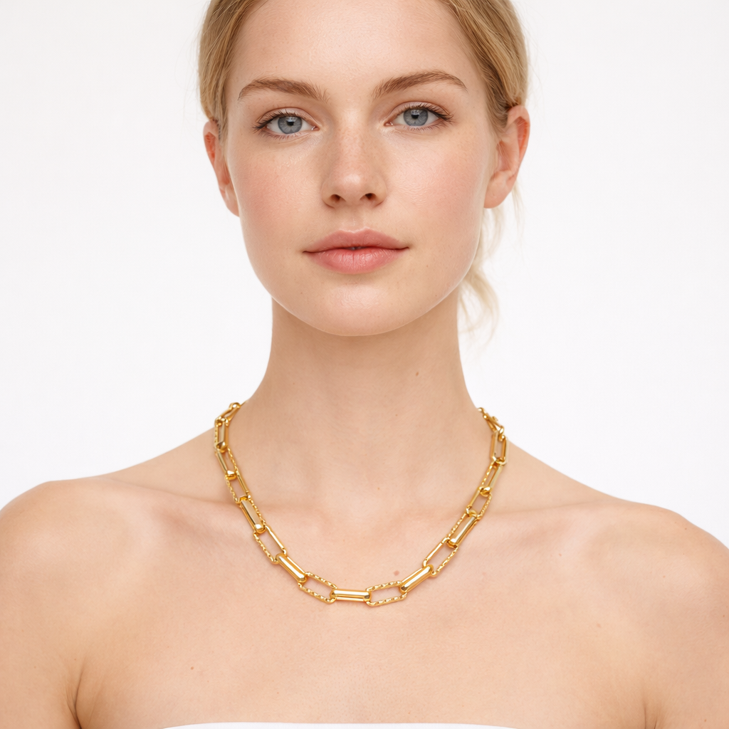 Paperclip Halskjede i Gullbelagt Stål – Trendy Lenke for Lag-på-lag Styling
