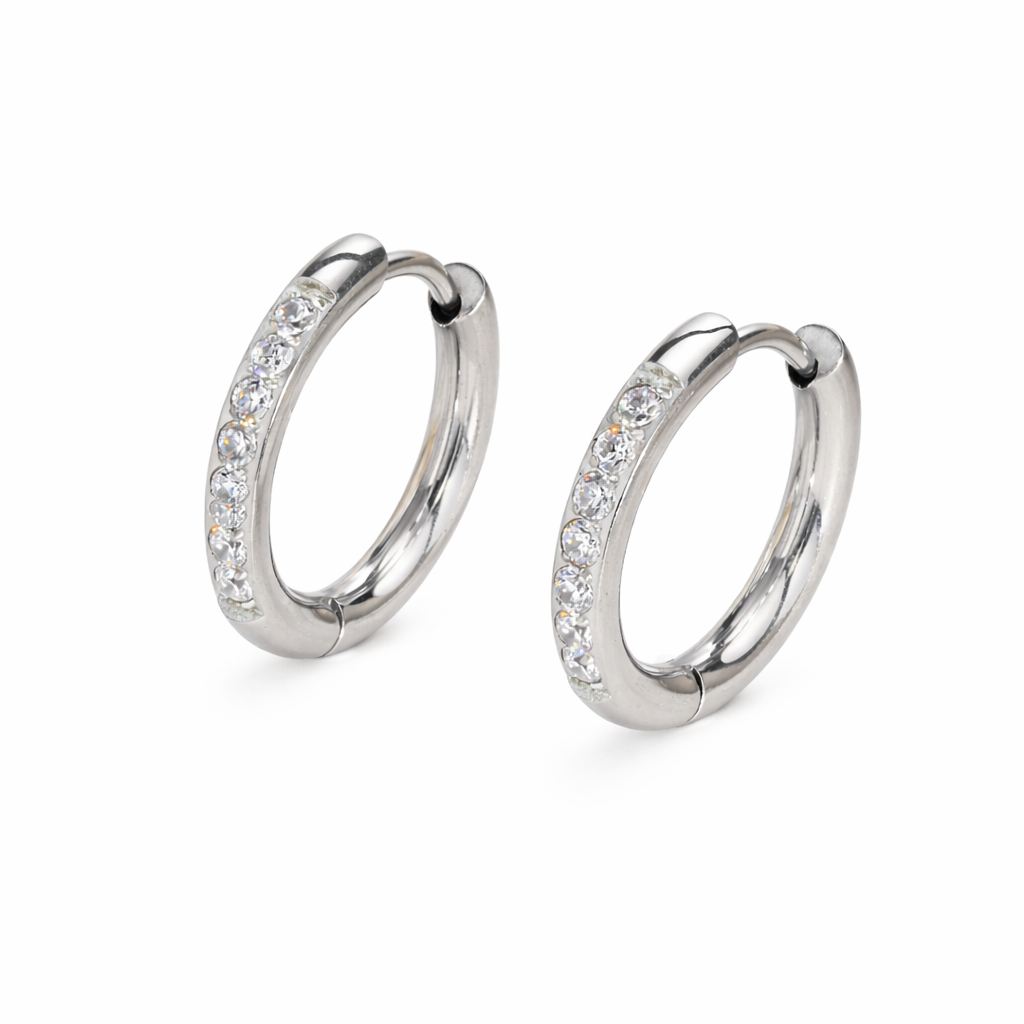 17 mm Hoop Huggie Øredobber i Gullfarget Stål med CZ-stener – Elegante og Tidløse