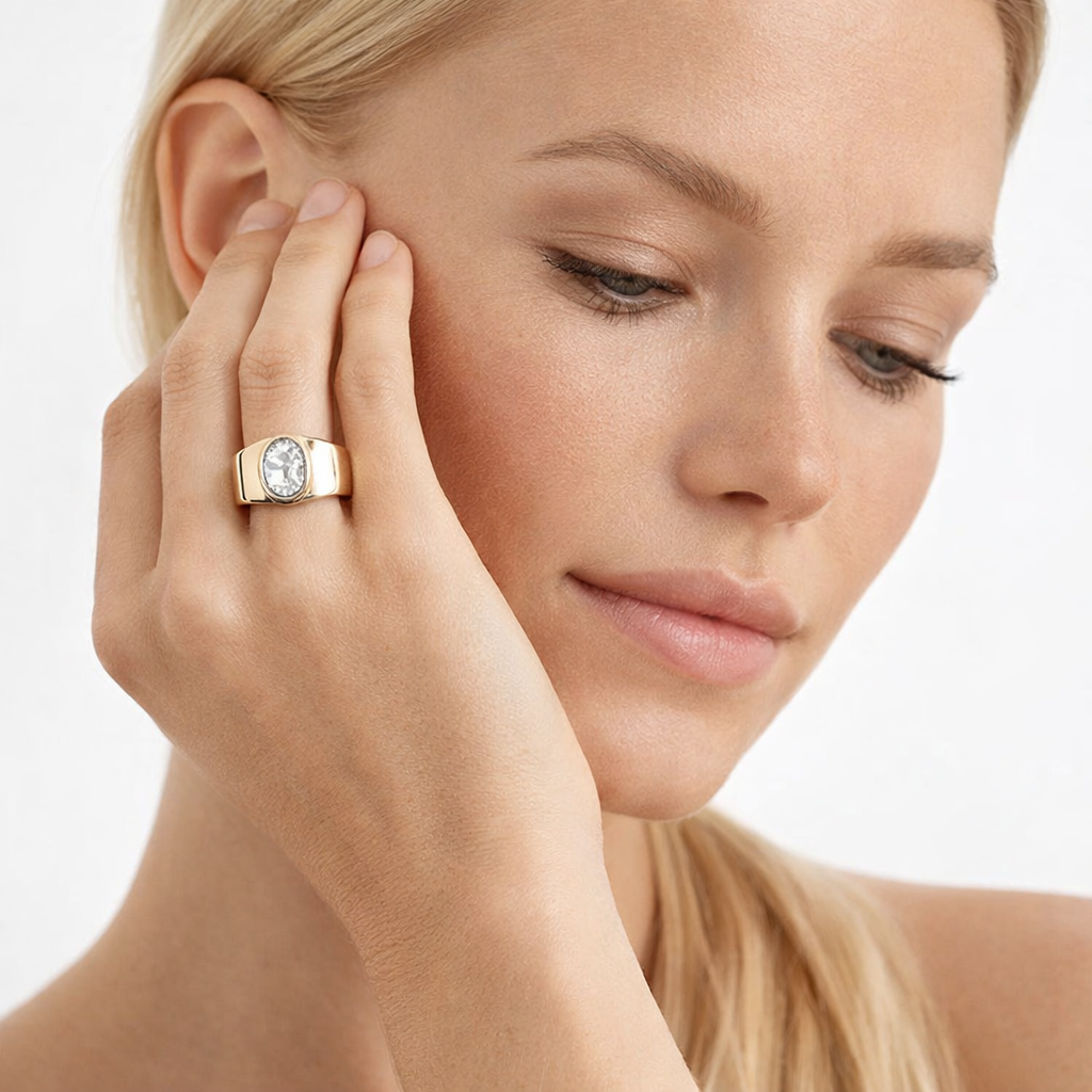 Vintage Gullfarget Statement Ring med Rhinsteiner – Bred og Eksklusiv Designring
