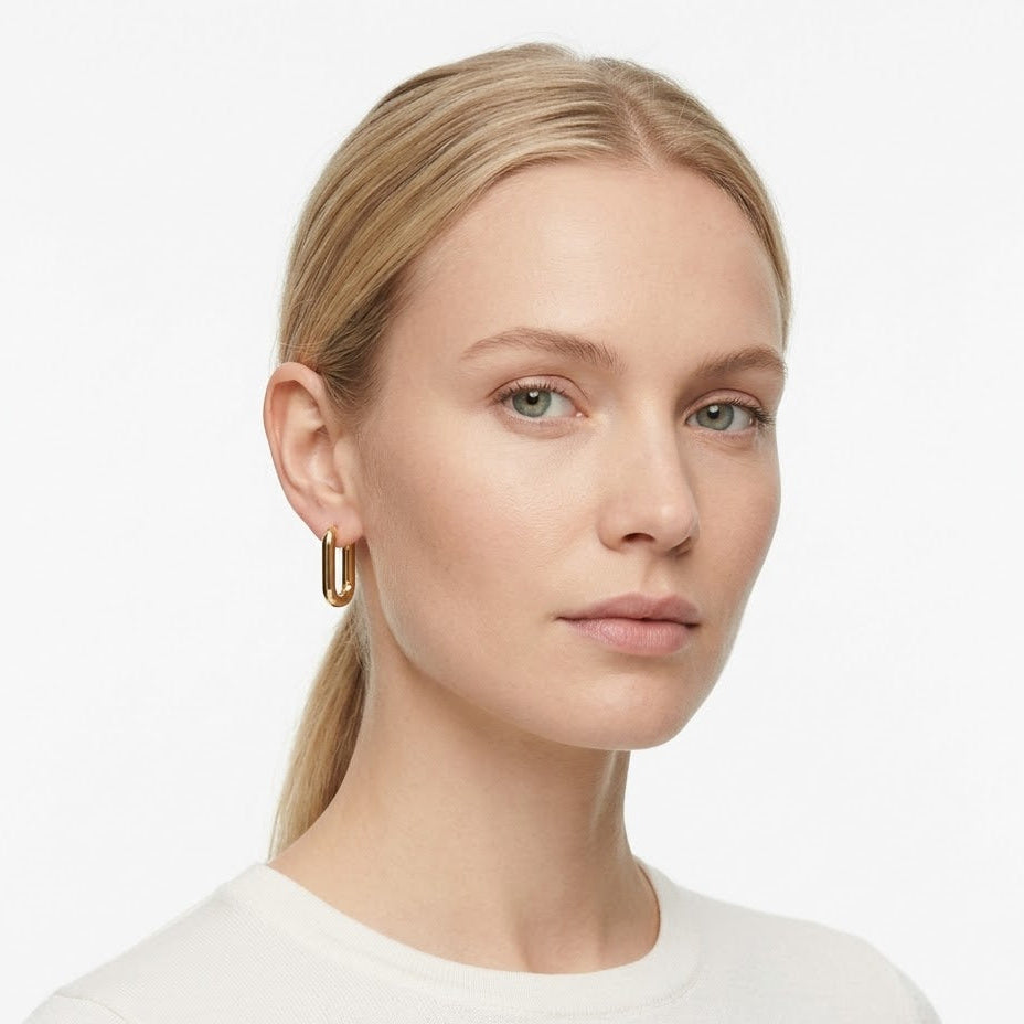 Gullfargede Firkantede Øredobber – Minimalistiske Studs i Metall